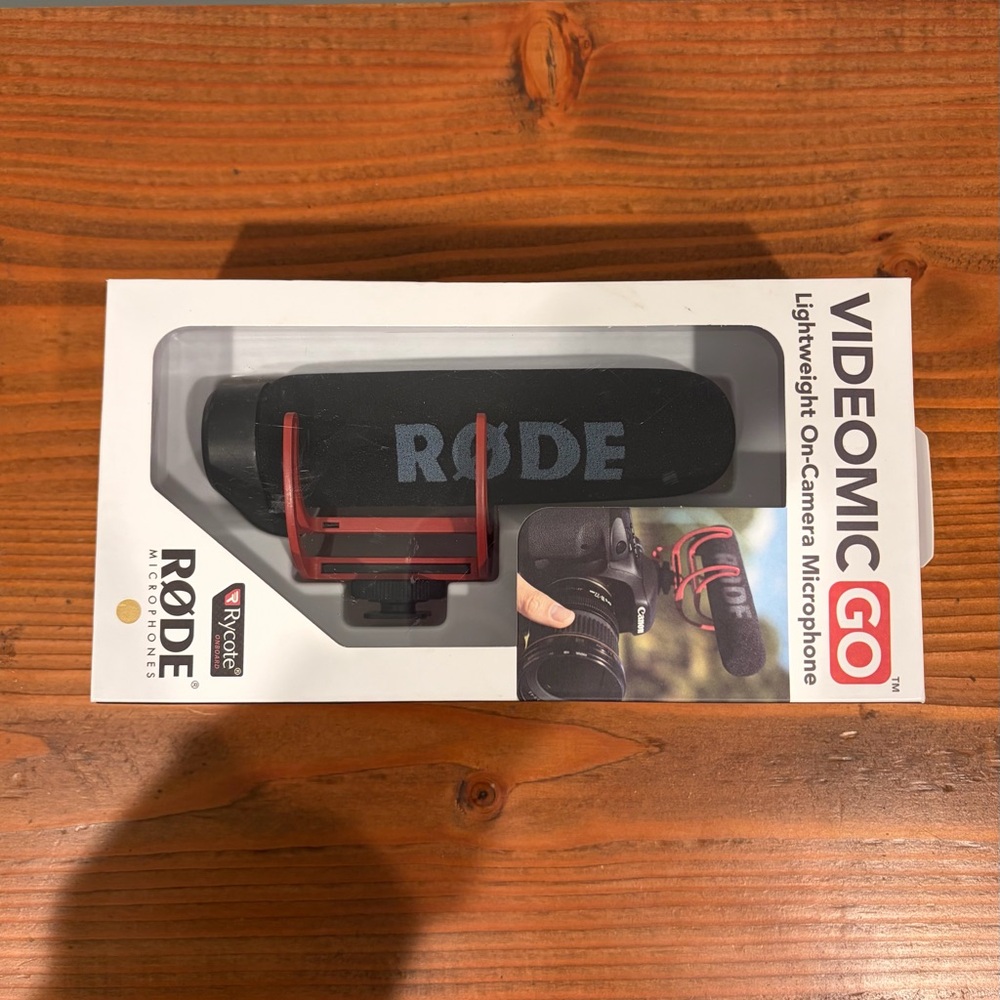 Rode VideoMic GO Lightweight On-Camera Microphone - Black and Red